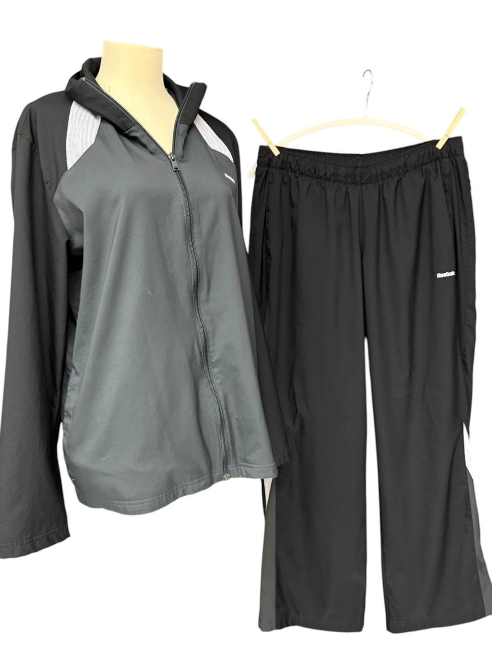 Reebok Black Gray Track Suit Jacket Pants Set Size Large, Athletic Tracksuit Set